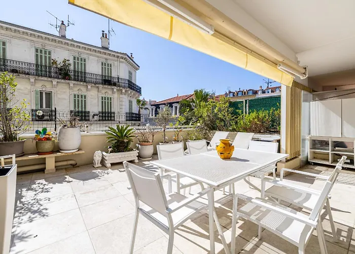 Ref 1966 - Cannes City Center