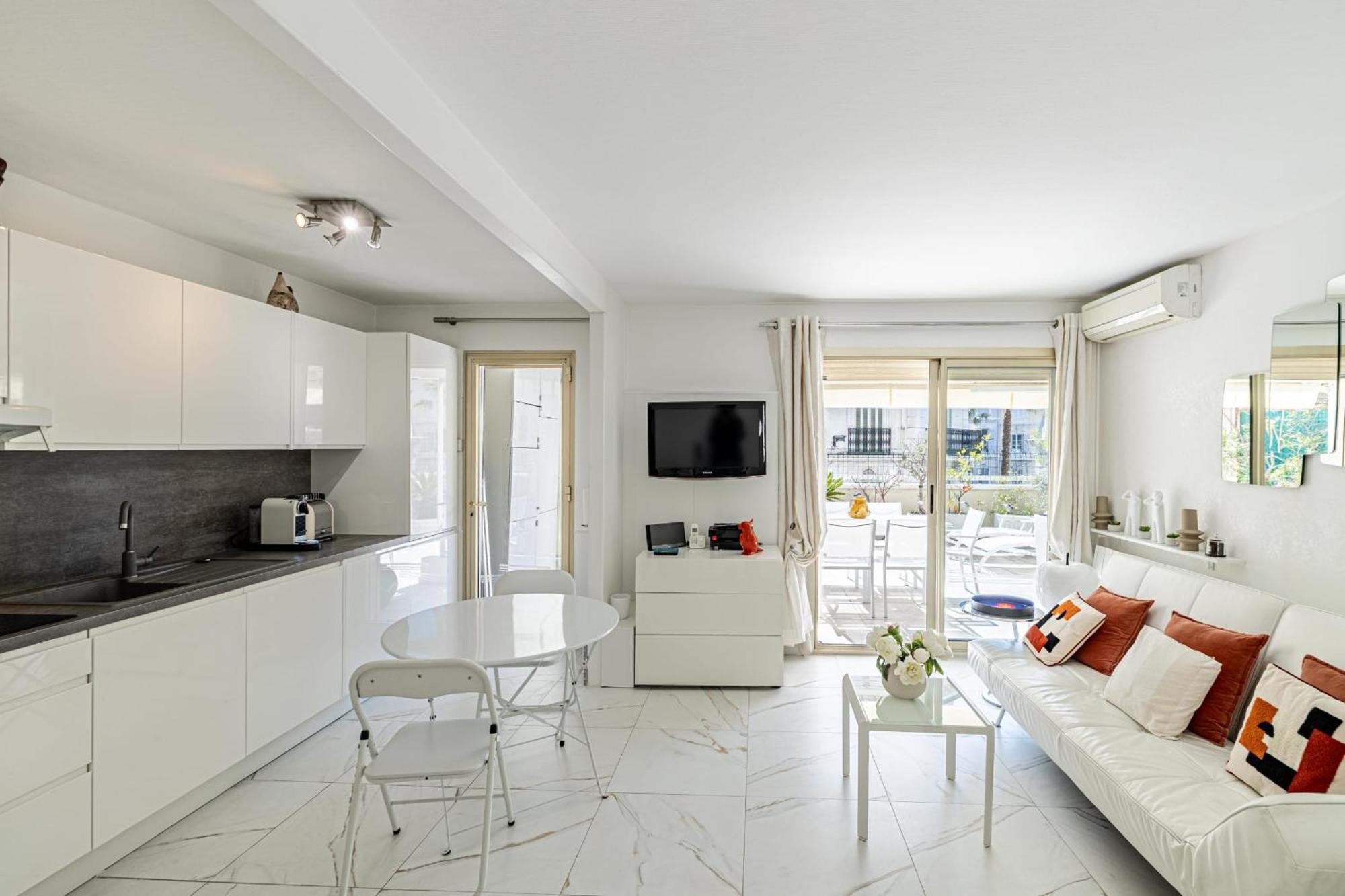 Ref 1966 - Center Apartment Cannes