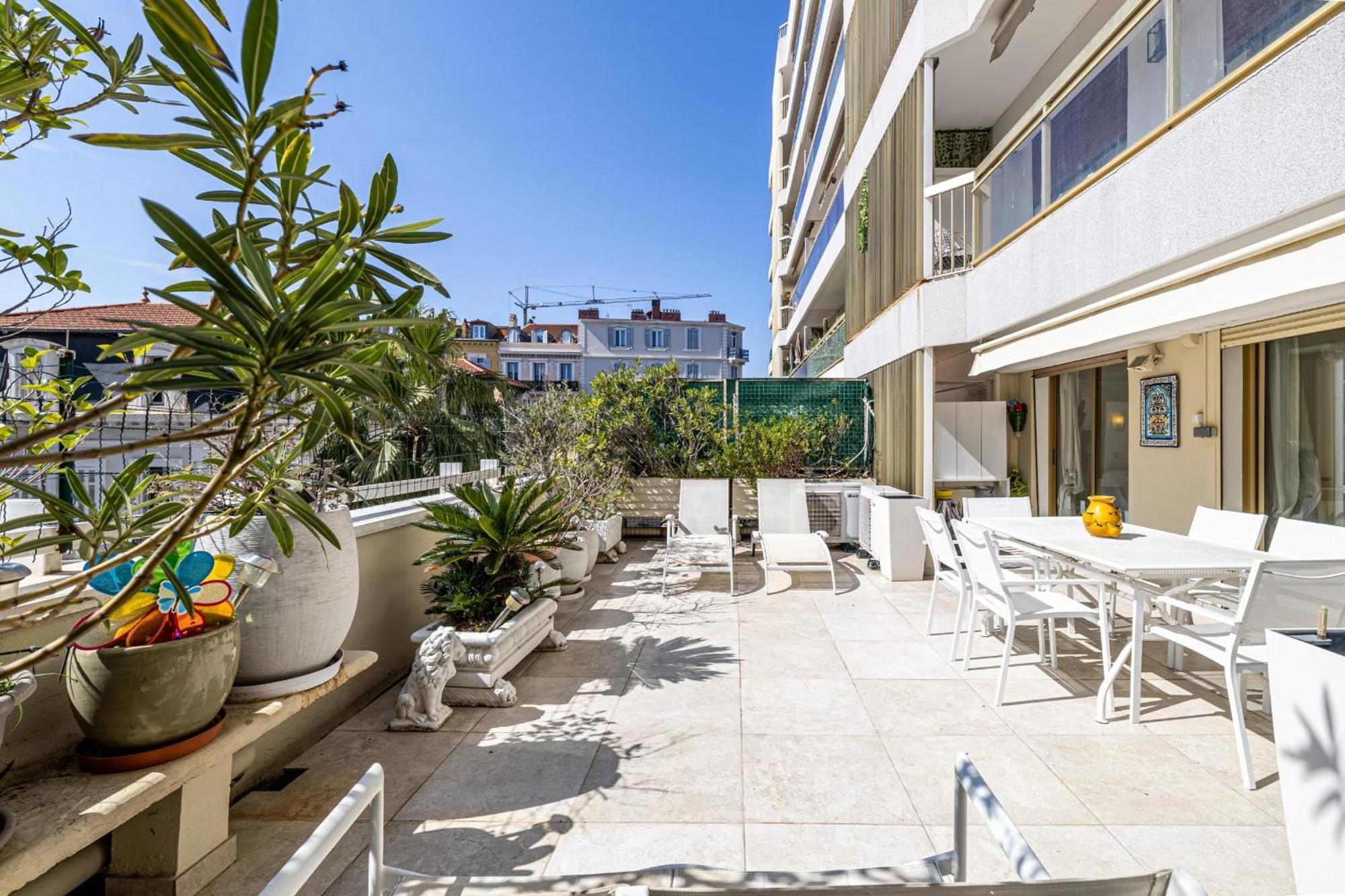 Ref 1966 - Center Cannes